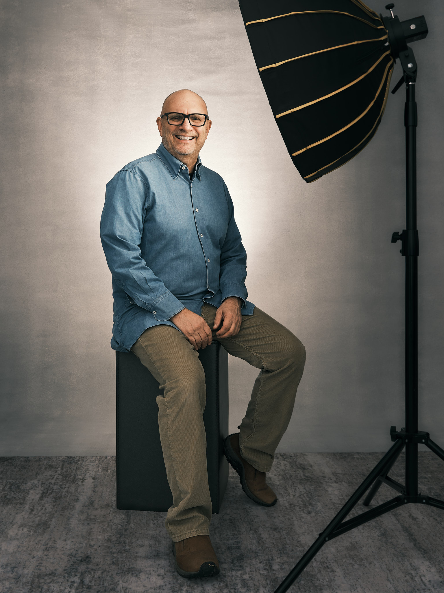 Portrait of photographer Larry Felton.